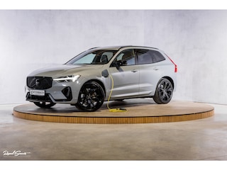 Volvo XC60 2.0 T8 Plug-in hybrid AWD Plus Black Edition Long Range | Zwenkbare trekhaak | Harman Kardon | Adaptieve cruise | Panorama dak | Nieuw |