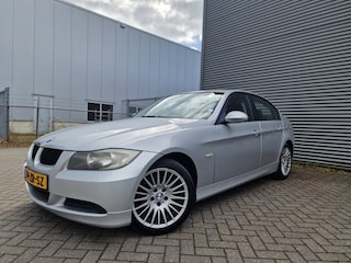 BMW 318d Business Line NAVI PSENSOR CRUISE 2 X SLEUTELS