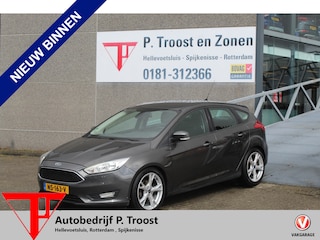 Ford Focus 1.0 Lease Edition Cruise control/Navigatie/Bluetooth/Parkeersensoren achter/Climate control/Elektrische ramen