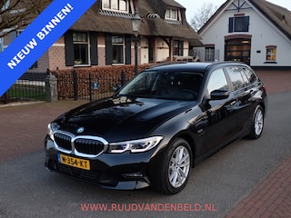 BMW 3-serie Touring 320e Business Edition Plus ACC / CARPLAY / CAMERA / TREKHAAK / LEER