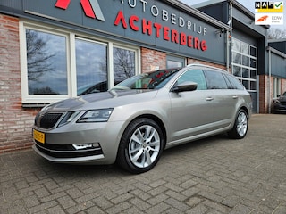Skoda Octavia Combi 1.0 TSI Greentech Style Business Trekhaak! Carplay! Navigatie! Airco/Clima! Cruise Control! Mooie/Nette Auto!