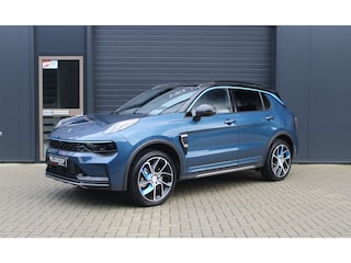 Lynk & Co 01 1.5 PHEV | Pano | Zwarte hemel | Adaptive Cruise | Keyless | Stuurverwarming | Infinity | BLIS | Fabrieksgarantie