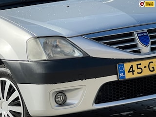 Dacia Logan 1.6-16V Lauréate 7 pers.uitv. - Gris Aluminium - Airco/Multimedia/Carplay