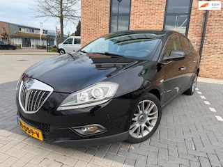 Lancia Delta 1.6-16V Platino