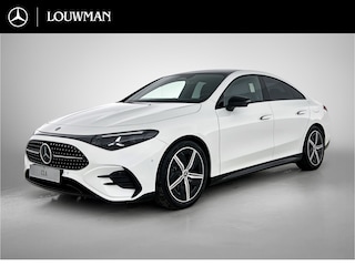 Mercedes-Benz CLA 180 Business Solution AMG | Premium pakket | Nightpakket | Trekhaak  | Smartphone integratie | PARKTRONIC | URBAN GUARD | Sfeerverlichting | Stoelverwarming | Sportstoelen | Vast panoramadak |