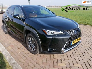 Lexus UX 300e Luxury 54 kWh PANO CAMERA CLIMA ** 15999 NETTO **