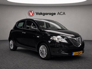 Lancia Ypsilon 1.2 Black & Red