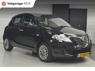 Lancia Ypsilon 1.2 Black & Red