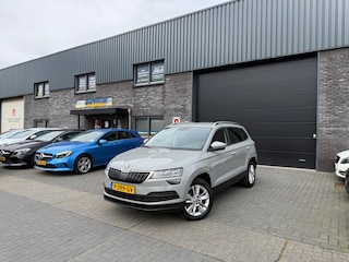 Skoda Karoq 1.5 TSI ACT Business Edition Plus | 1E EIGENAAR | 12MND GARANTIE | AUTOMAAT | LED | SFEERLICHT | TREKHAAK |