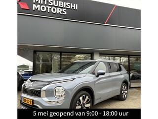 Mitsubishi Outlander 2.4 PHEV Instyle DEMO ( beschikbaar per 09-2026 ) | Lederen bekleding | Elektrisch verstelbare voorstoelen | Verwarmbare stoelen voor- en achter | Elektrisch panoramadak | 3-zone Climate Control | 8 jaar fabrieksgarantie