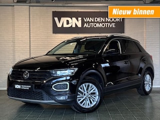 Volkswagen T-Roc Style 116pk Navi Carplay Trekhaak Stoelverw 16''