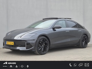 Hyundai Ioniq 6 First Edition AWD 77.4 kWh Automaat / Accu SOH 100% / Dealer onderhouden / Fabrieksgarantie tot 02-2028 / WLTP bereik 519 km bereik stad 658 km / CCS snellader / Trekgewicht 1500 kg / Elektrische achterklep / Glazen schuif- en kanteldak / Stuur- Stoel & Achterbankverwarming /