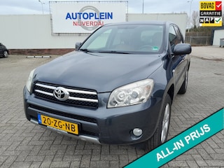 Toyota RAV4 2.0 VVTi X-Style nette in Nederland nieuw geleverde complete rav4 met een trekgewicht van 2000kg.