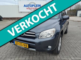 Toyota RAV4 2.0 VVTi X-Style nette in Nederland nieuw geleverde complete rav4 met een trekgewicht van 2000kg.