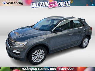 Volkswagen T-Roc 1.5 TSI 150pk Style DSG Automaat Navigatie / Parkeersensoren / Trekhaak / App-connect /  Spiegelpakket