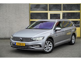 Volkswagen Passat Variant 1.5 TSI 150PK! Automaat Comfort Business 2020 Lmv 16" | Led V+A | Pdc | Keyless entry | Trekhaak | Elek. achterklep | Verwarmde voorruit | Achteruitrijcamera | App-Connect | Navi | Virtual cockpit | Climate control | Cruise control | Extra getint glas