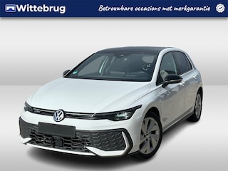 Volkswagen Golf 1.5 eHybrid 272pk GTE DSG Automaat BLACK STYLE / Panorama dak / LM 18 inch / Navigatie / Digital Cockpit / 360 Camera / Head up displ / Wegkl trekhaak Garantie tot 4-12-2029 / Max 100.000km