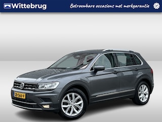 Volkswagen Tiguan 1.5 TSI ACT Highline / Digitaal dashboard / Pano / Navigatie / App connect / Camera / Parkeersensoren V+A /