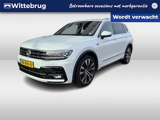 Volkswagen Tiguan 1.5 TSI Highline Business R 7p. / Pano / Leder / Navigatie / App connect / Camera / Parkeersensoren V+A / Dyn audio /