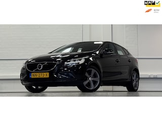 Volvo V40 2.0 T3 Nordic+ 100% Dealer onderhouden Trekhaak Navi LED Half/leer Mooi!