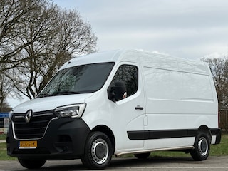 Renault Master T35 2.3 dCi 135 L2H2 Comfort, AIRCO, parkeersensoren, drie zitplaatsen, NAP, 2500 KG trekken