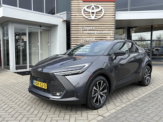 Toyota C-HR 1.8 HYBRID 140 FIRST-EDITION STOEL/STUURVERW PARK-SENSOREN ELEK-ACHTERKLEP BLIND-SPOT AD-CRUISE APPLE/ANDROID DRAADLOOS-LADEN LM-VELGEN DAB+ CAMERA