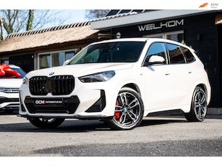 BMW iX1 EDrive 20 M Sport Live Cockpit I Mineralweiss Metallic I Head Up I Led I CarPlay I 360 Camera I M-Sportremmen rood I BTW