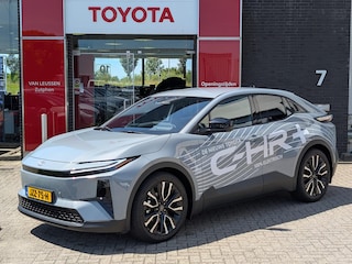 Toyota C-HR FIRST EDITION 77KWH WLTP-607KM EL-ACHTERKLEP PRIVACY-GLASS 18"LMV BLIND SPOT STOELVERW. P-SENSOREN WARMTEPOMP