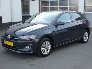 Volkswagen Polo 1.0 TSI Highline Business R Automatische airco, navigatie, stoelverwarming, cruise controle, digitaal instrumenten paneel, navigatie, parkeersensoren voor en achter, sportstoelen, zwarte hemel bekleding, keyless intry,