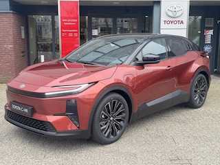 Toyota C-HR EXECUTIVE AWD 77KWH NIEUW DIRECT LEVERBAAR! PANODAK JBL-AUDIO 20'' LM-VELGEN STOEL/STUURVERW 360° CAMERA LEER EL-STOEL BLIND SPOT NAVI