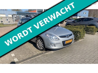 Hyundai i30 CW 1.6i Dynamic 127pk Automaat 1e eig. Clima Trekhaak 1200kg.