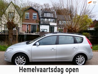 Hyundai i30 CW 1.6i Dynamic 127pk Automaat 1e eig. Clima Trekhaak 1200kg.
