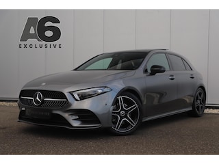 Mercedes-Benz A-klasse 180 AMG Night Pakket Automaat Panoramadak Sfeerverlichting Keyless Half Leder Full LED 18 inch Widescreen Navigatie Camera Stoelverwarming