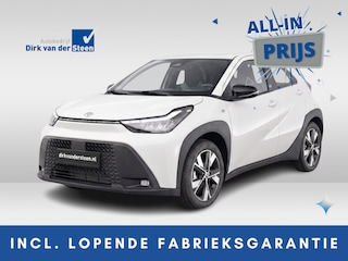 Toyota Aygo Hybrid 115 play | Achteruitrijcamera | Apple Carplay/Android Auto | Voorstoelen verwarmd | Carkit | DAB | LED |