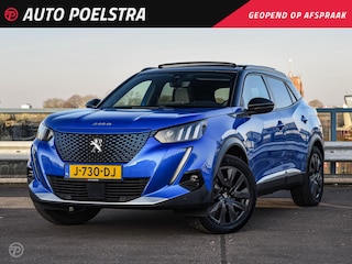 Peugeot 2008 EV GT 50 kWh | SOH 91% | Panoramadak |Trekhaak | 360 Camera | ACC | Stoelverwarming | Sfeerverlichting | Navigatie | Apple CarPlay Android Auto | Keyless | 18" | Dealeronderhouden
