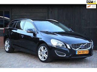 Volvo V60 1.6 T3 Summum Xenon/Leer/Navigatie/Parkeersensor/Trekhaak afneembaar