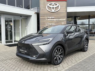 Toyota C-HR 1.8 HYBRID 140 FIRST-EDITION STOEL/STUURVERW PARK-SENSOREN ELEK-ACHTERKLEP BLIND-SPOT AD-CRUISE APPLE/ANDROID DRAADLOOS-LADEN LM-VELGEN DAB+ CAMERA