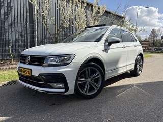 Volkswagen Tiguan 1.4 TSI ACT Connected Series / AUTOMAAT / R-LINE / PANORAMADAK / NAVI