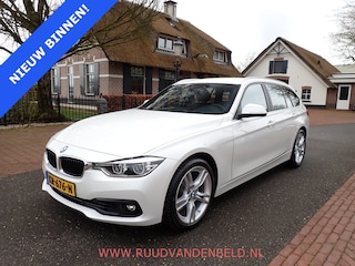 BMW 3-serie Touring 320i High-Exe / NAVI / 18'' / SPORTLEER / BLUETOOTH / VOORSTOELEN VERWARMD