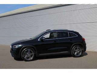 Mercedes-Benz GLA 250 4MATIC AMG Line (Panoramadak Sportleder Carplay Widescreen Camera M-Bux Full-Led 19InchAMG PrivacyGlass Pdc V+A)