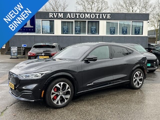 Ford Mustang Mach-E AWD 75 kWh SOH 95% |14.000KM!! VAN € 34.900,- VOOR € 31.877,- UW LENTEVOORDEEL € 3.023,-!| ORIG. NL NAP| EERSTE EIGENAAR| ELEKTRISCHE ACHTERKLEP| B&O| 360 CAMERA| STOEL + STUURVERWARMING| PANO