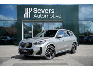 BMW X1 sDrive18i M Sportpakket | Panoramadak | Driving Assistant Plus | Elektrische Trekhaak | Elektrische Stoelen | Hifi-system Harman/kardon | Premium pack | 19 inch lichtmetalen M wielen |