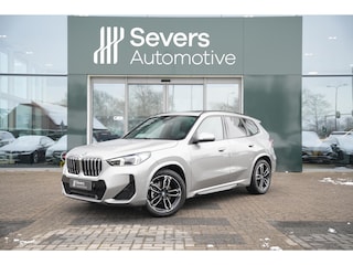 BMW X1 sDrive18i M Sportpakket | Panoramadak | Driving Assistant Plus | Elektrische Trekhaak | Elektrische Stoelen | Hifi-system Harman/kardon | Premium pack | 19 inch lichtmetalen M wielen |
