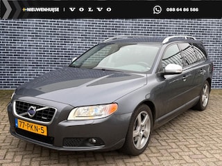 Volvo V70 2.0T Automaat R-Edition | Park assist voor en achter | Parkeercamera | Trekhaak | Stoelverwarming |