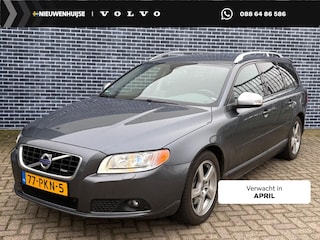 Volvo V70 2.0T Automaat R-Edition | Park assist voor en achter | Parkeercamera | Trekhaak | Stoelverwarming |