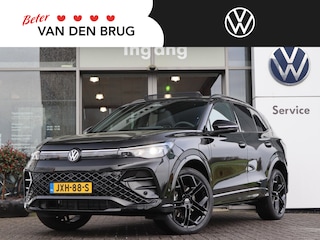 Volkswagen Tiguan 1.5 272 pk eHybrid R-Line Edition | Blackstyle | Zwenkbare Trekhaak | Panoramadak | Head-up Display | Elektr. Verst. Voorstoelen | Achteruitrij Camera | Voorstoelen + Stuur Verwarmd | Elektrische Achterklep | Matrix Led Koplampen |