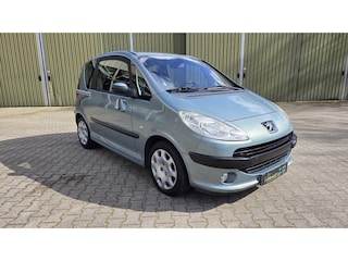 Peugeot 1007 1.6-16V Gentry