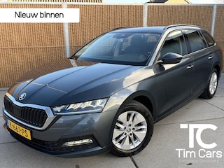 Skoda Octavia Combi 1.0 TSI Business Edition Trekhaak afneembaar | Elektrisch bedienbare achterklep | LED verlichting | Climate & cruise control | Navigatiesysteem | Apple CarPlay/Android Auto | Parkeersensoren voor en achter
