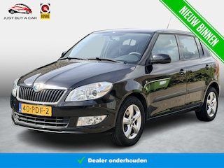 Skoda Fabia 1.2 TSI Dynamic / Nieuwe Dis-Ketting / Cruise Control / Sportstoelen / 15'' Lichtmetalen Velgen / Dealeronderhouden / Recent Onderhoud Gehad /