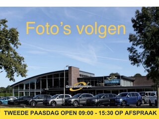 Porsche Macan 2.0 / Trekhaak / Panoramadak / Camera / Adaptieve Stoelen / 21'' / Luchtvering / Stoelverwarming / Cruise control